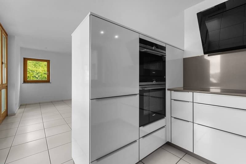 Bright and airy maisonette apartment in an idyllic location with a balcony! (3)