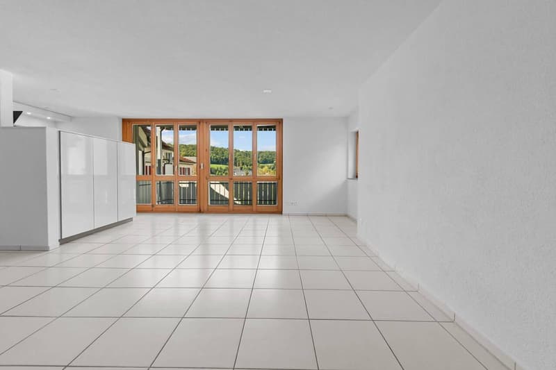 Bright and airy maisonette apartment in an idyllic location with a balcony! (5)