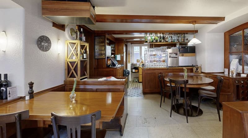 Caratteristico locale di gastronomia con terrazza (6)