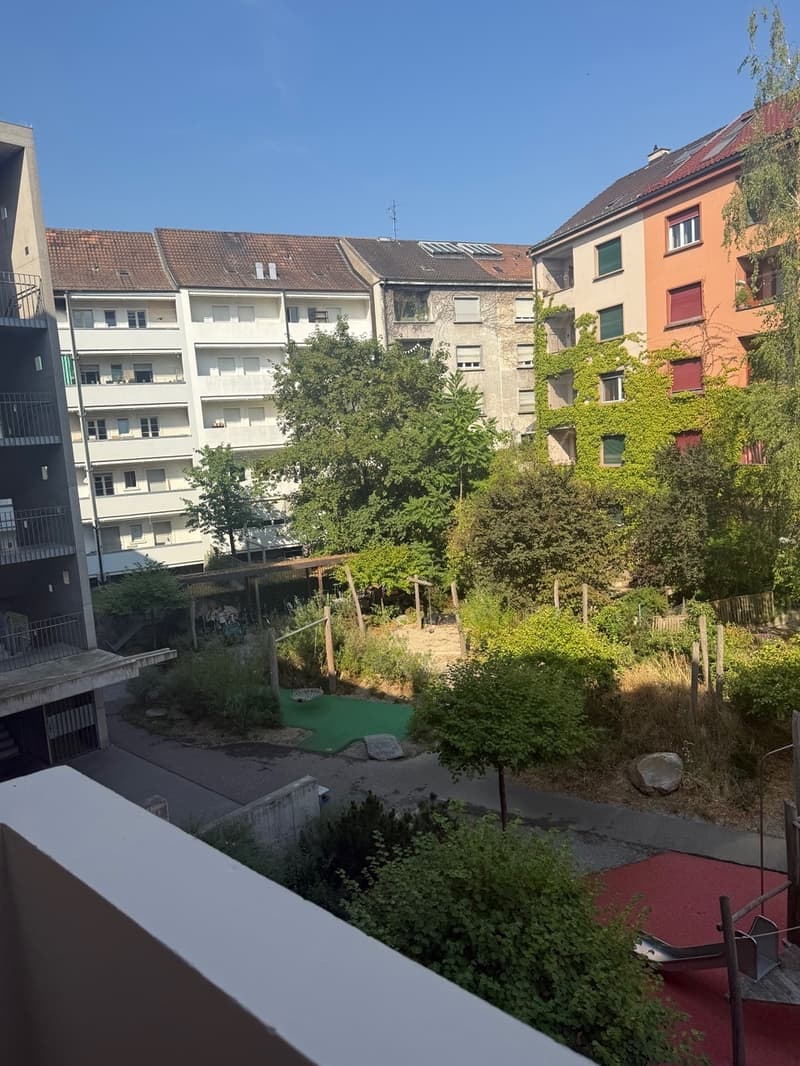 Helle 2.5 Zimmer Wohnung (5)