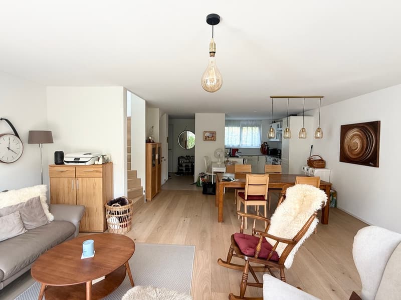 Neuwertiges Reiheneckhaus in Reinach! (2)