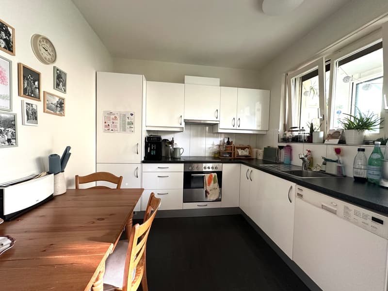 Attraktive 3.5-Zimmerwohnung mit Balkon an ruhiger Lage (2)