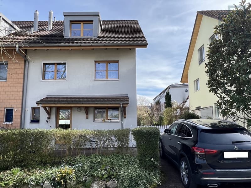 Sonniges Reiheneckhaus mit schönem Garten! (1)