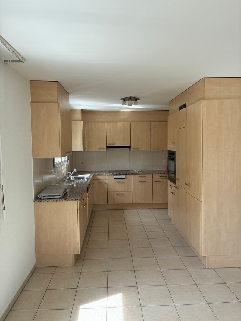 4.5-ZIMMERWOHNUNG MIT GROSSZÜGIGEM BALKON UND VIELSEITIGEN NEBENRÄUMEN (5)
