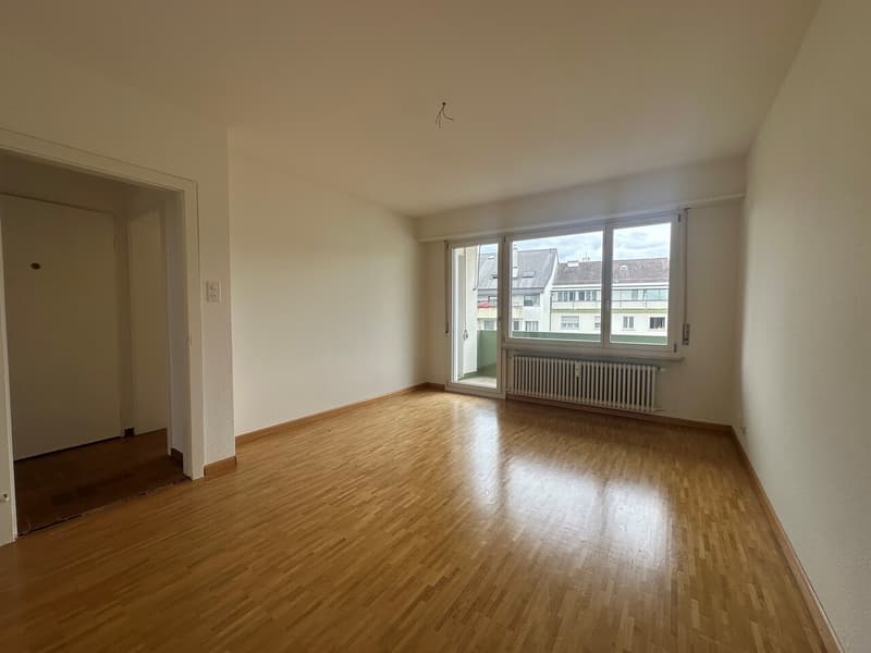 Helle 3.5 Zimmerwohnung mit Lift und Balkon (5)