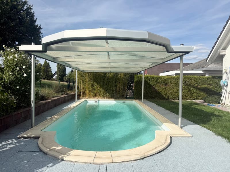 Freistehendes EFH mit Swimmingpool, Sauna, Hobbyraum und grosser Garage! (3)