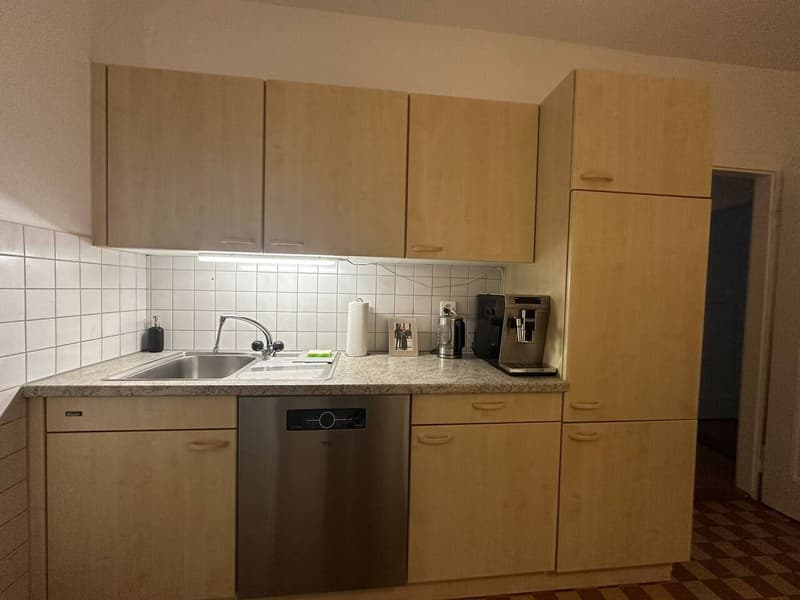 2.5-Zimmer Wohnung mit Altbaucharme und Balkon im St. Johann! (6)