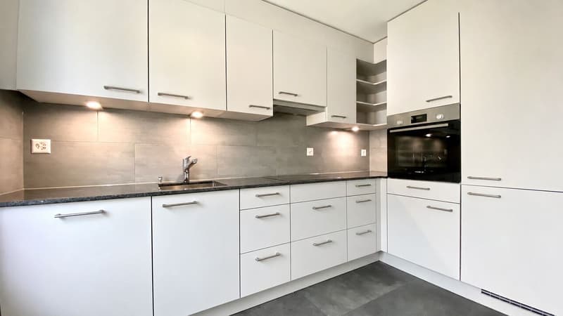 Moderne 3.5-Zimmer-Wohnung mit grosszügigem Balkon (2)