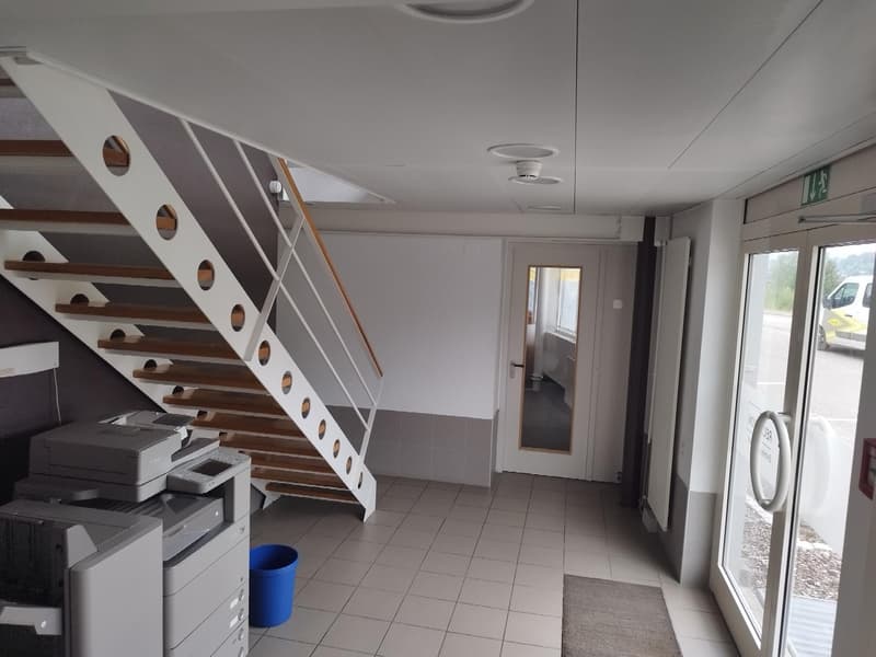 210m2 offices on the ground & 1st floor with 4 parking spaces (7)