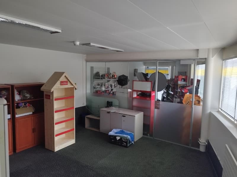 210m2 offices on the ground & 1st floor with 4 parking spaces (9)