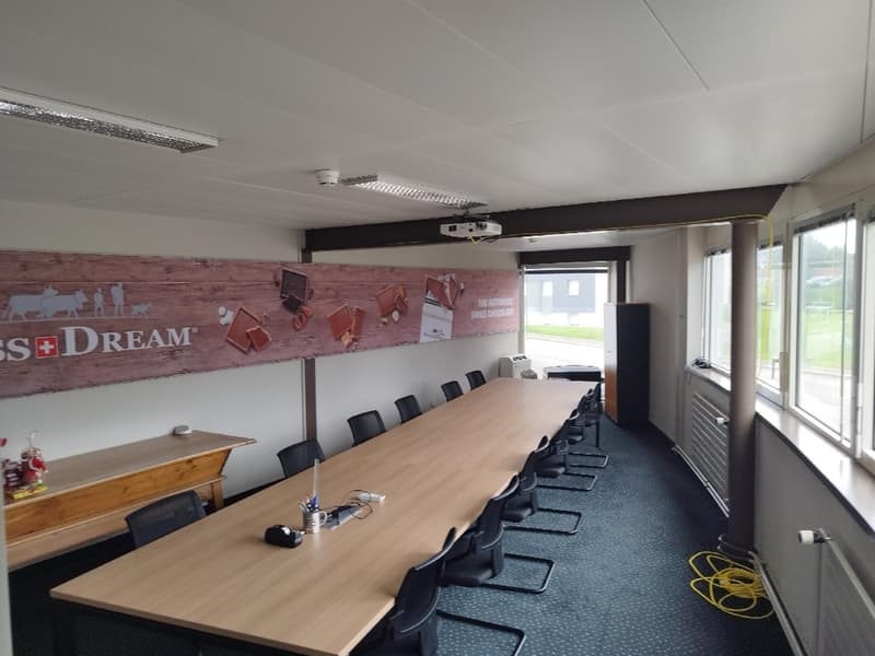 210m2 offices on the ground & 1st floor with 4 parking spaces (2)