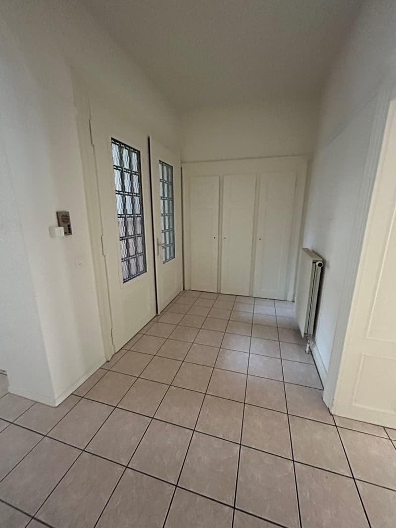 Hall_-_1.jpg