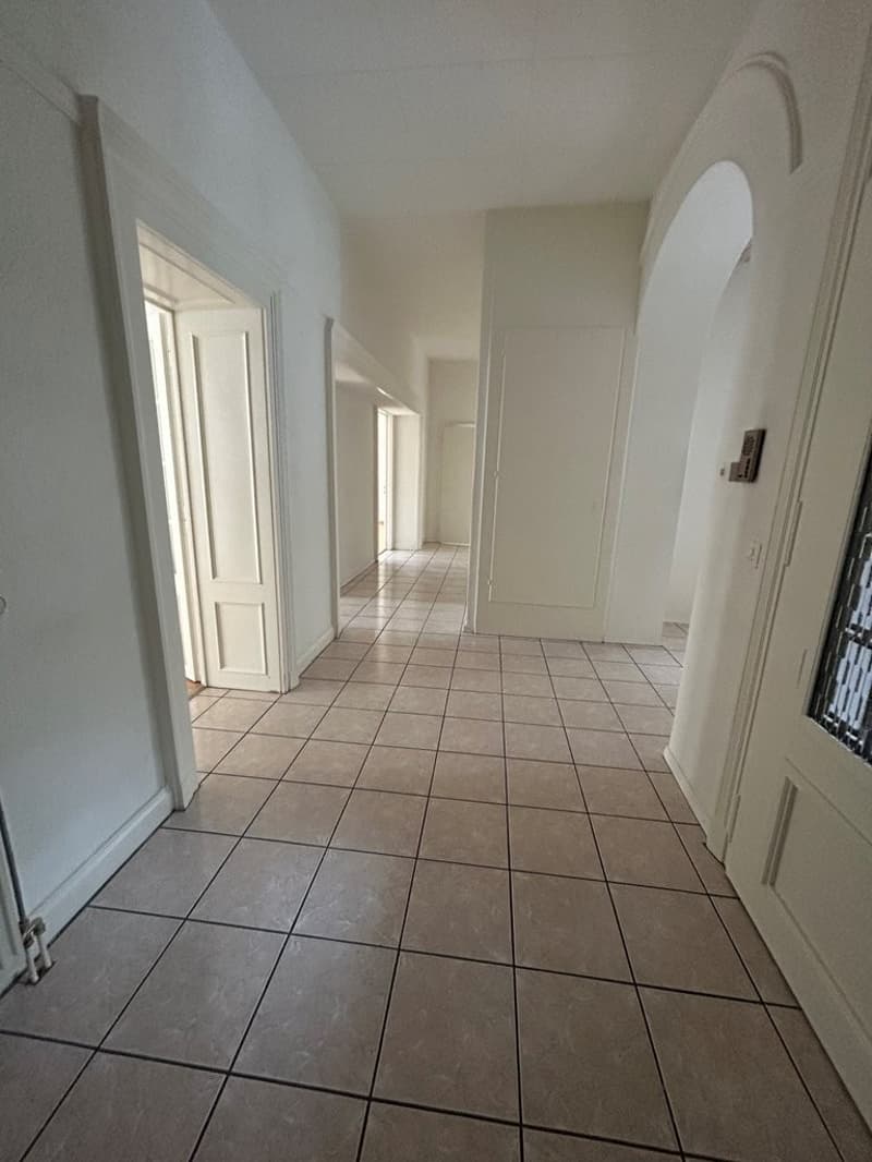 Hall_-_2.jpg