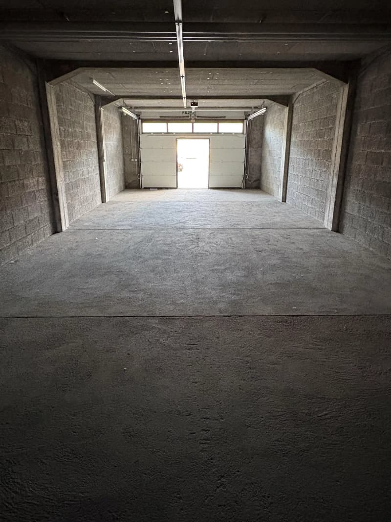 Dépôt / atelier brut de 79 m2 dans l'ancien arsenal à Bex (2)