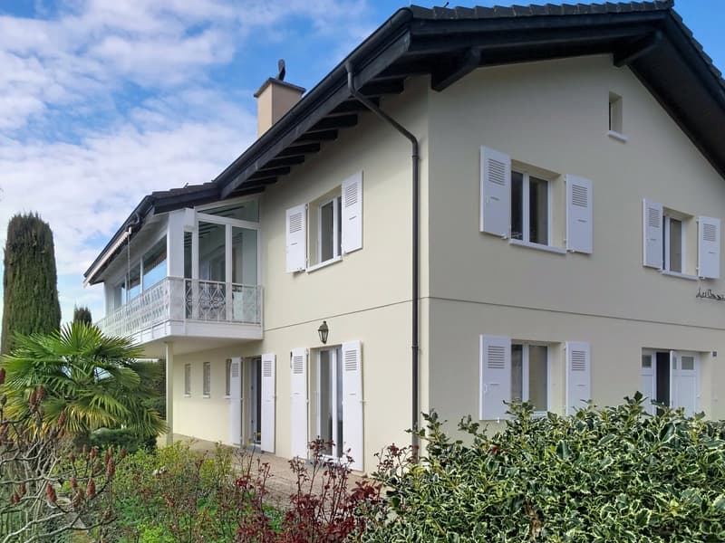 Prächtiges Haus mit 5,5 Zimmern und Panoramablick auf den See und die Berge. (2)