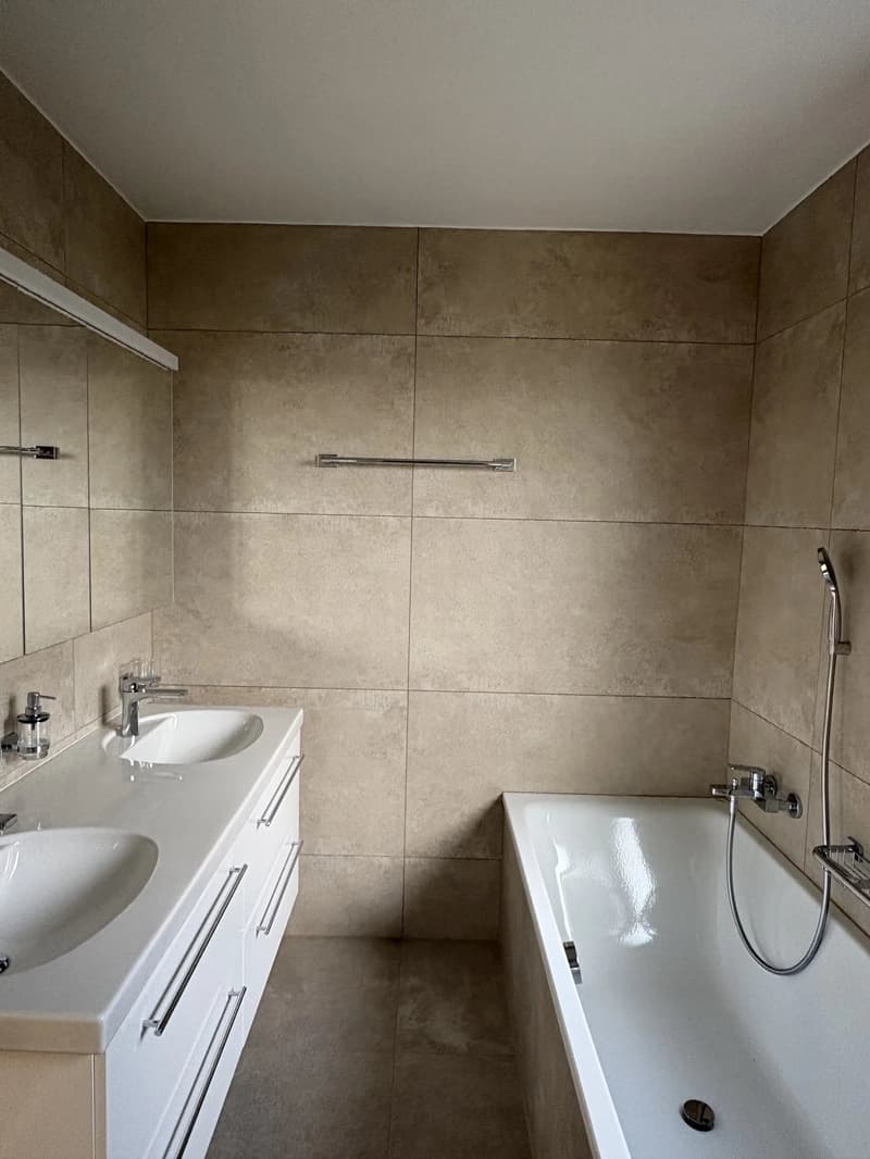 Spacieux appartement de 4,5 pièces d'env. 145 m2 avec vue sur le lac et les montagnes (8)