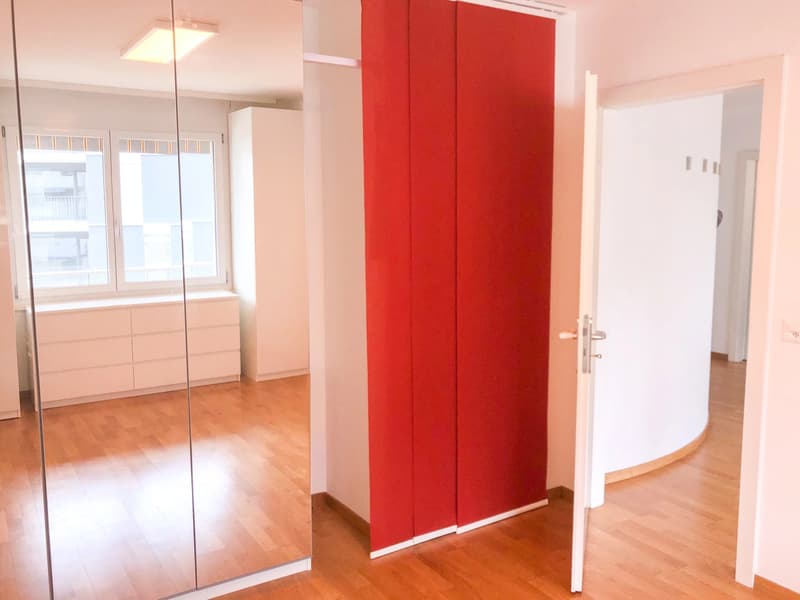 Joli appartement de 2,5 pièces situé proche du centre-ville et des commodités. (7)