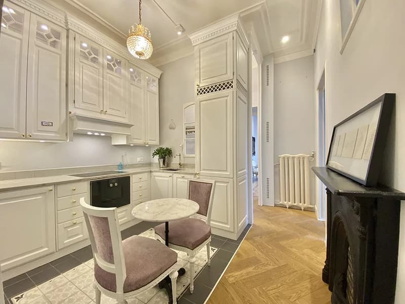 Bellissimo appartamento di 3 locali con soffitto alto (5)