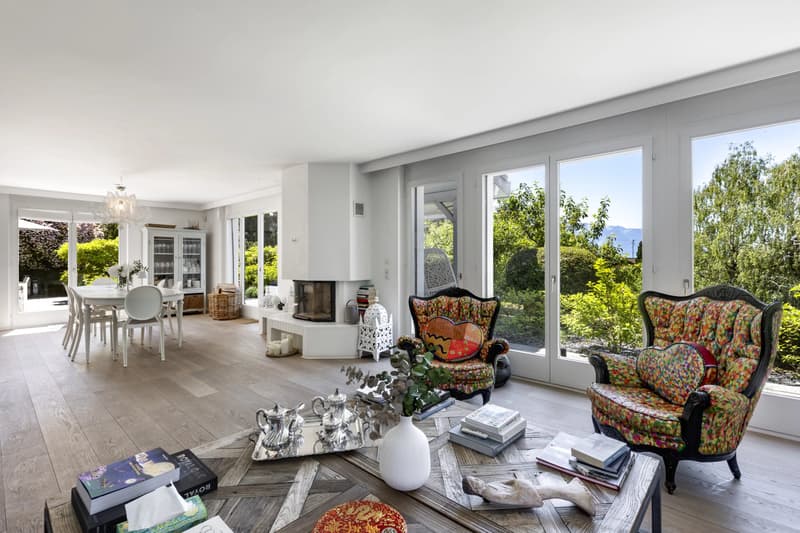 Schönes Anwesen mit 6,5 Zimmern in einer grünen Umgebung mit Blick auf den See (2)