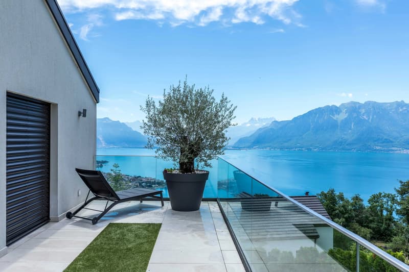 Bright property with pool and panoramic view (4)