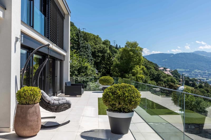 Bright property with pool and panoramic view (6)