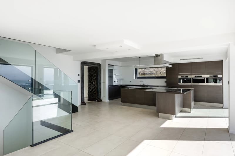 Propriété lumineuse avec piscine et vue panoramique (8)
