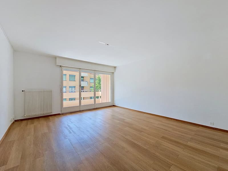Vier-Zimmer-Wohnung zur Renovierung in der Nähe des Sees (2)