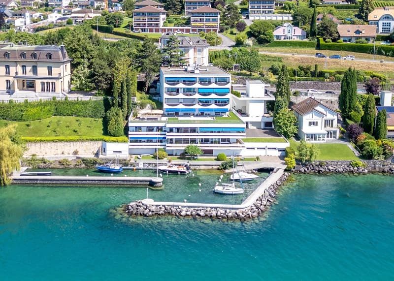 Splendide appartement rénové avec place d'amarrage dans port privé (1)