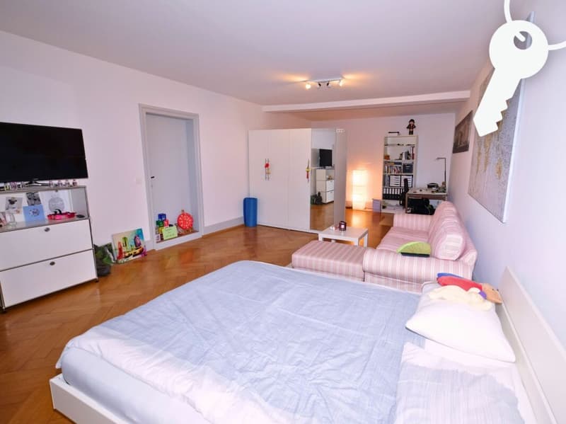Zimmer mit Zugang zum Wohnzimmer (möbliert)