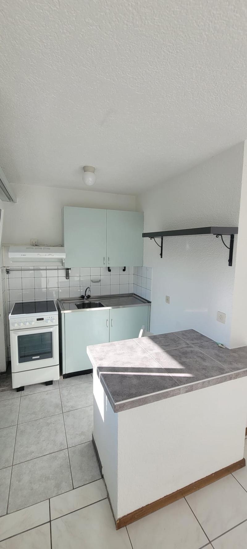 Bright studio with balcony in Neuchâtel (3)