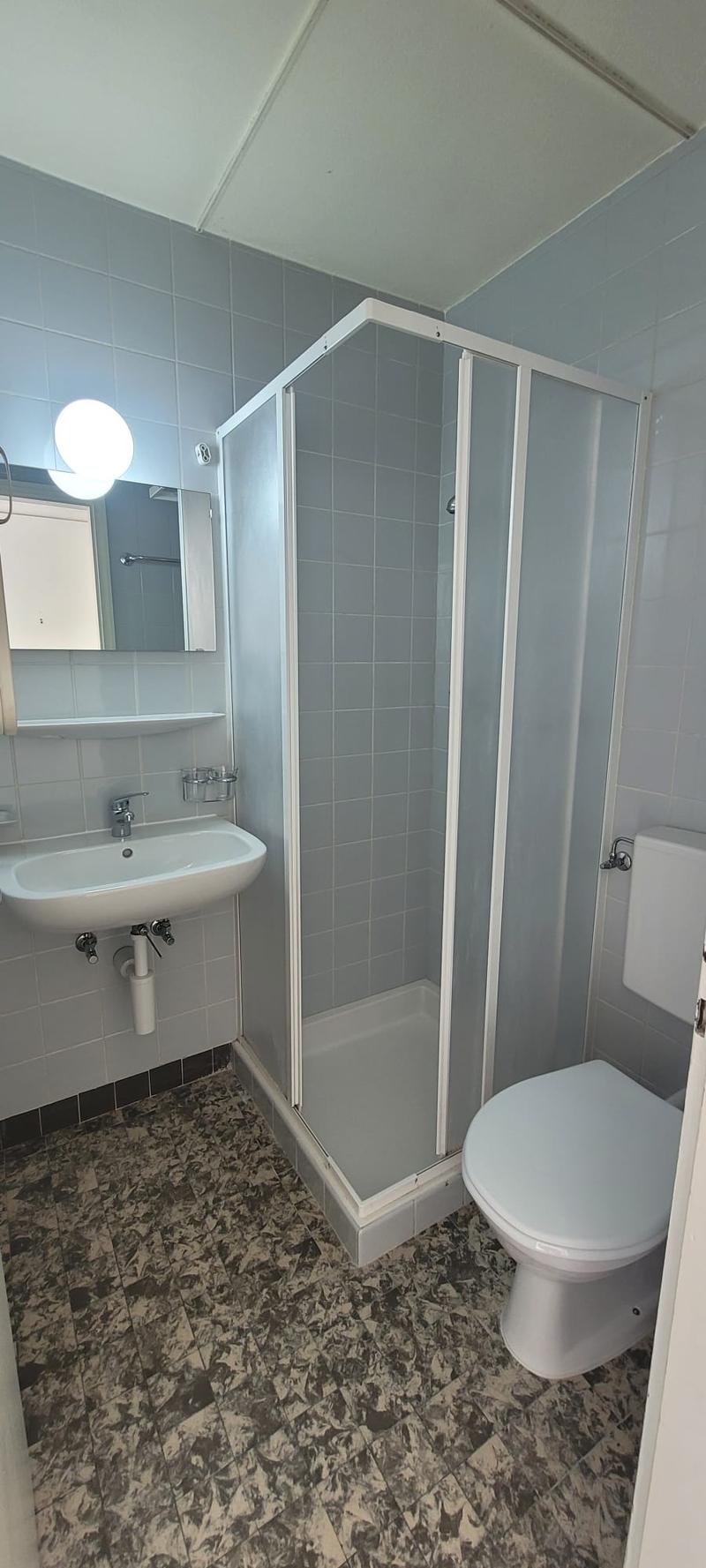 Bright studio with balcony in Neuchâtel (4)