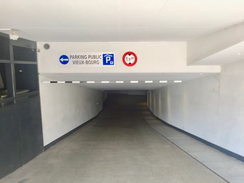 Vieux-Chêne, Place intérieur dans le garage souterrain de la Rue du Gothard (1)