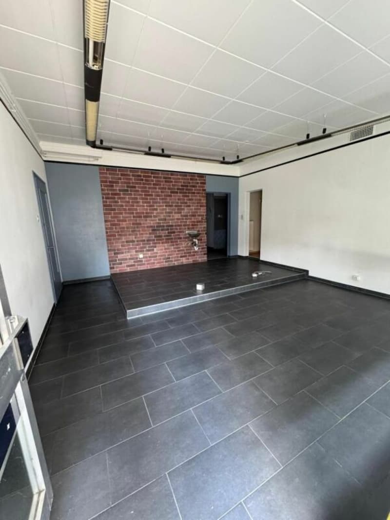 Arcade/Showcase/Shop 57 m2 in Ste-Croix (2)