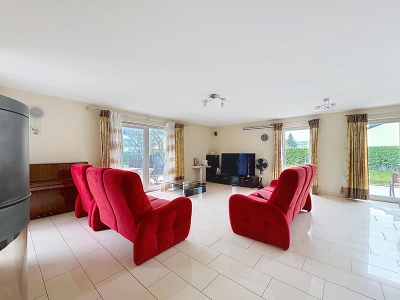 Large Villa | Close to all amenities (4)