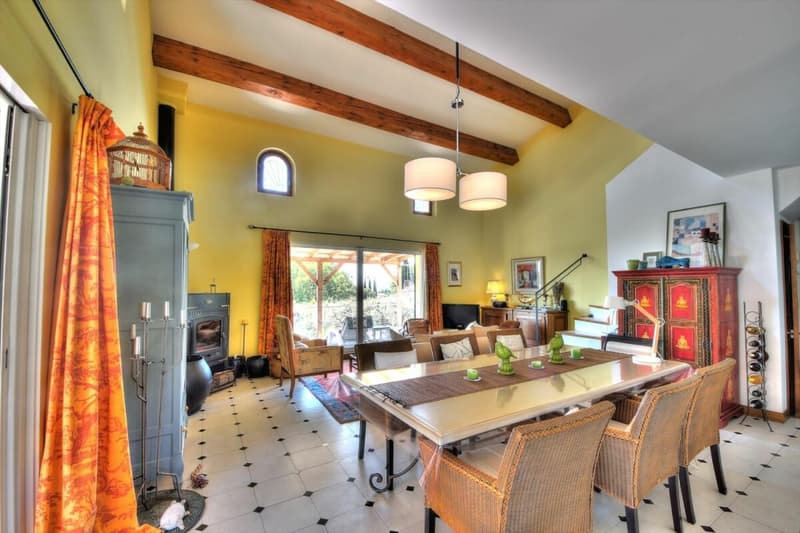 Individual villa with 7 rooms in Aups (3)