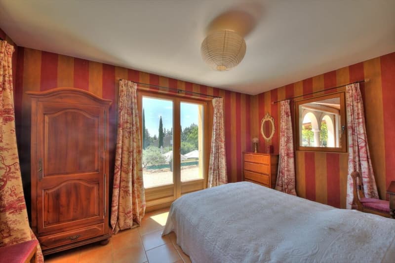 Individual villa with 7 rooms in Aups (15)