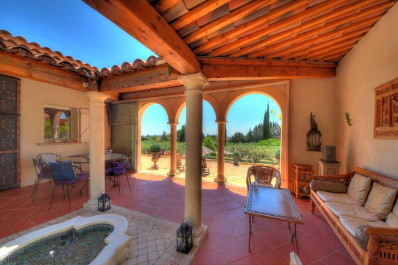 Individual villa with 7 rooms in Aups (13)