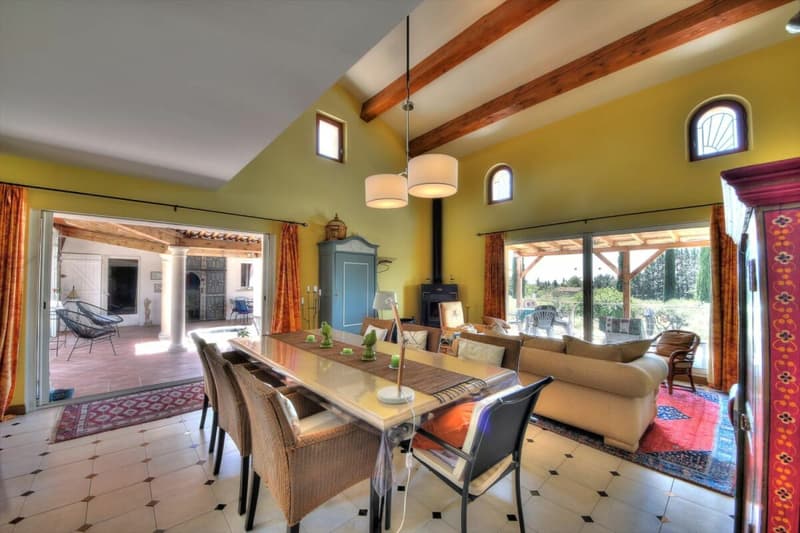 Individual villa with 7 rooms in Aups (17)