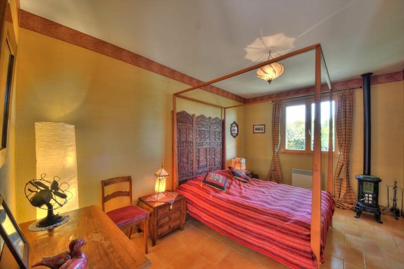 Individual villa with 7 rooms in Aups (14)