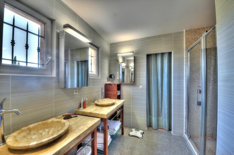 Individual villa with 7 rooms in Aups (11)