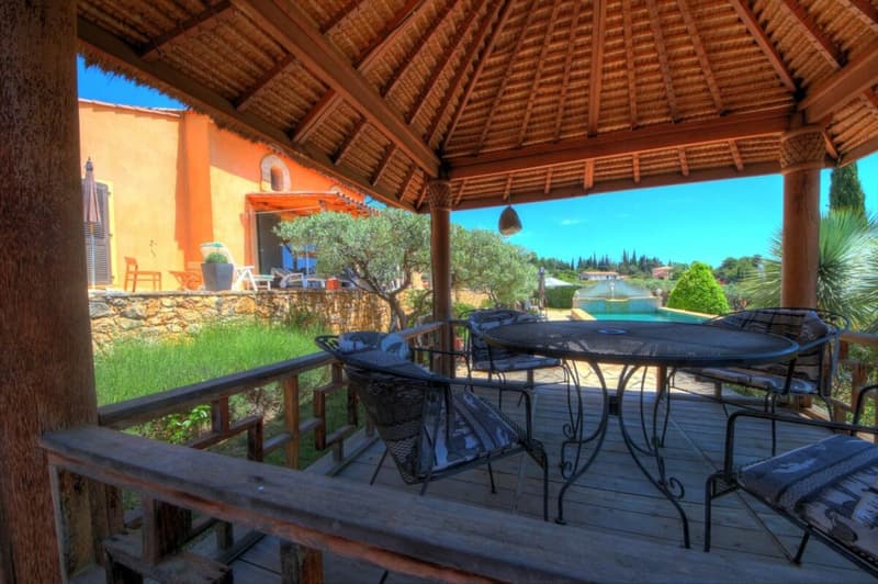 Individual villa with 7 rooms in Aups (21)