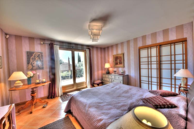 Individual villa with 7 rooms in Aups (9)