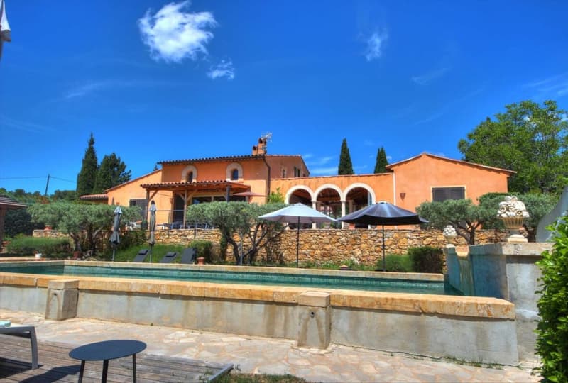 Individual villa with 7 rooms in Aups (20)