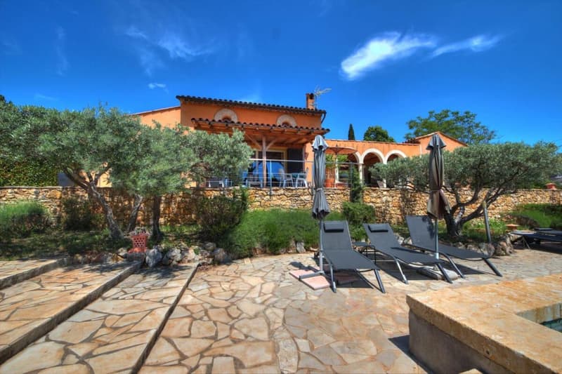 Individual villa with 7 rooms in Aups (19)