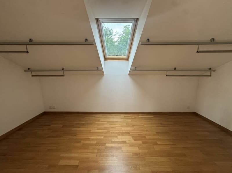 Appartement mansardé de 3½ pièces dans une villa située dans un quartier calme et central (11)