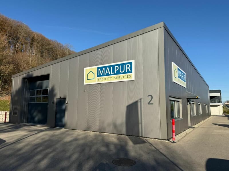 Proprietà commerciale con uffici e magazzino (1)