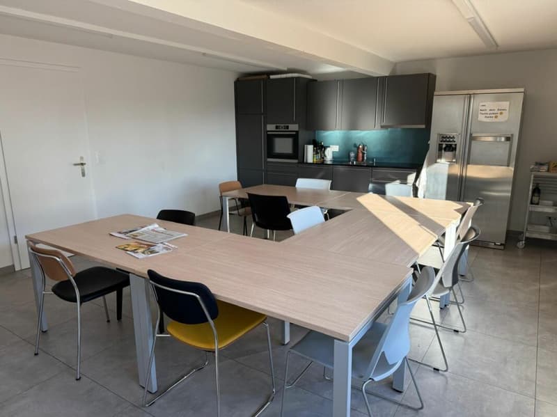 Proprietà commerciale con uffici e magazzino (6)
