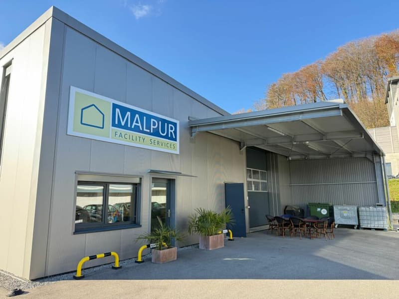 Proprietà commerciale con uffici e magazzino (2)