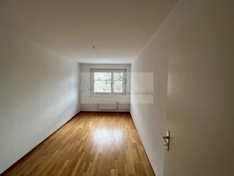 Appartement de 4.5 pièces dans un quartier calme et verdoyant. (3)