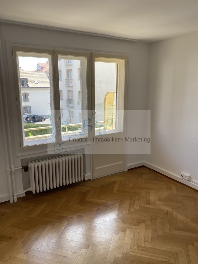 Un bel appartement de 2.5 pièces avec balcon est à louer sur Peseux ! (3)